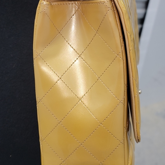 AuthenticCHANEL Jumbo XL single classic flap in a Creamy Gold patent leather ✨️ - Picture 5 of 17